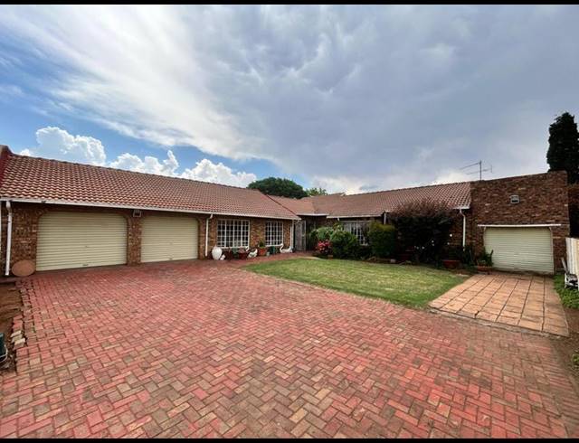 4 BEDROOM HOUSE FOR SALE IN BAKERTON